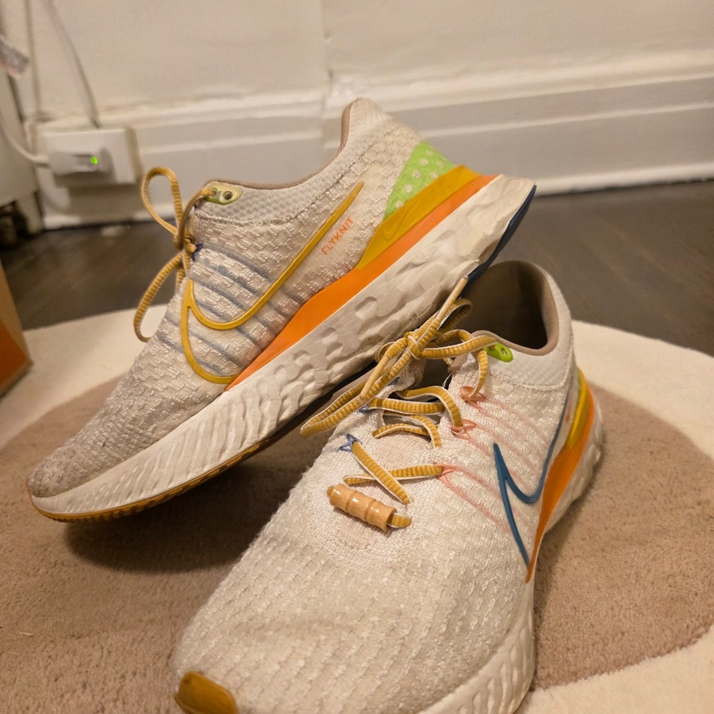 Nike FlyKnit Cream / Multicolor Athletic Shoes